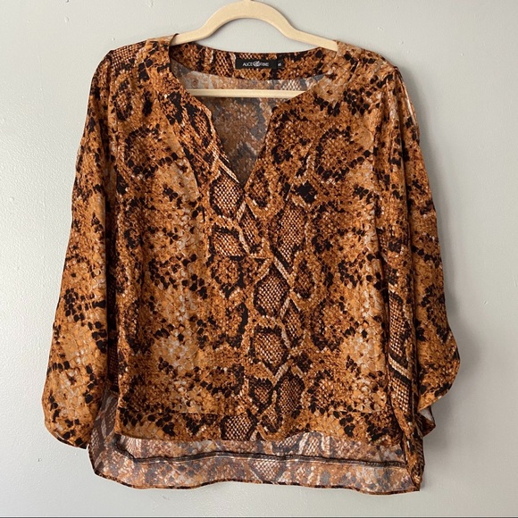 Alice & Trixie Tops - Alice & Trixie Snake Silk Open Sleeve Blouse - XS